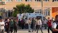 Manisa’da lisenin önünde silahlı saldırı! Yaralılar var…