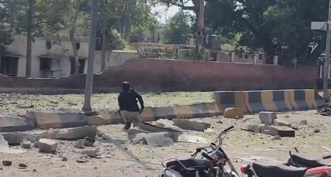 Pakistan'da camide patlama: 15 ölü: 50 yaralı… Bölgeden ilk görüntüler geldi! - Resim : 2