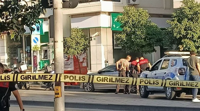 İzmir&rsquo;de film gibi banka soygunu girişimi! Rehine var, &ouml;zel harekat sevk edildi - Resim : 1