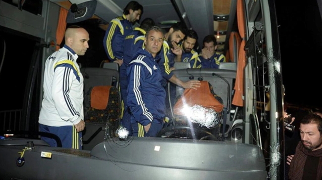 Fenerbahçe otobüsüne saldırı soruşturmasında beş gözaltı - Resim : 1