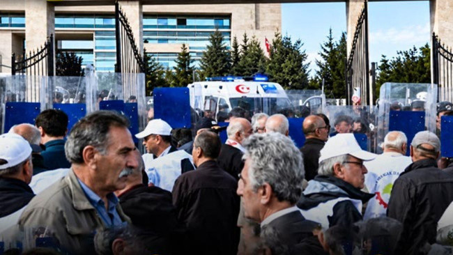 AYM önünde intihar girişiminde bulunmuştu... Emekli polisten acı haber geldi! - Resim : 3