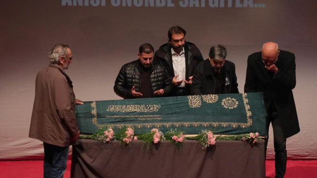 Müzisyen Soner Olgun son yolculuğuna uğurlandı! Gözyaşları sel oldu… - Resim : 1