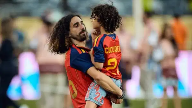 Marc Cucurella'nın uzun saçlarının ardındaki gerçek ortaya çıktı: Gözyaşları ile anlattılar! - Resim : 1