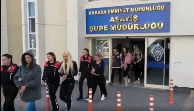 O şimdi cezaevinde! Tuğba Ekinci 'müstehcenlik' suçundan tutuklandı - Resim : 1