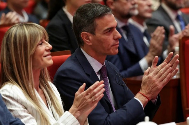 Pasaportuna el konulmuştu! İspanya Başbakanı Sanchez'in eşinden NATO başvurusu - Resim : 2