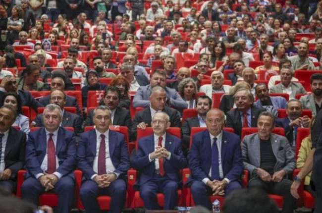 'Figüran' haberi CHP'de rahatsızlık yarattı! 'Kirli medya, tetikçisiniz' - Resim : 4