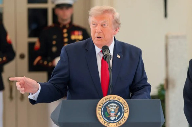 Trump, Hürmüz Boğazı'yla ilgili kararı duyurdu - Resim : 1
