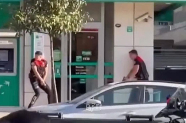 İzmir&rsquo;de film gibi banka soygunu girişimi! Rehine var, &ouml;zel harekat sevk edildi - Resim : 2