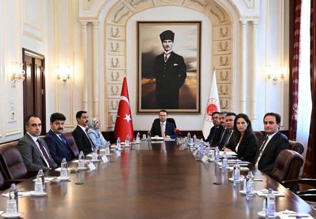 Akın Gürlek, Muhsin Yazıcıoğlu'nun ailesiyle görüştü! - Resim : 1