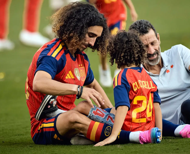 Marc Cucurella'nın uzun saçlarının ardındaki gerçek ortaya çıktı: Gözyaşları ile anlattılar! - Resim : 2
