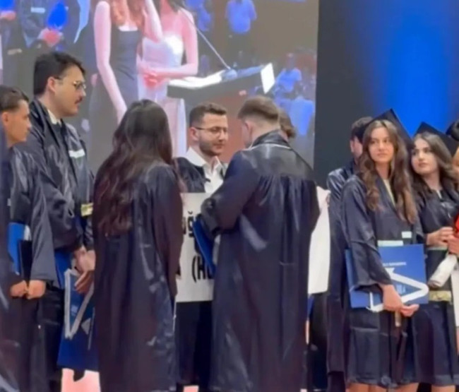 YÖK duyurdu: Yeditepe Üniversitesi'ne 'pankart' soruşturması - Resim : 2