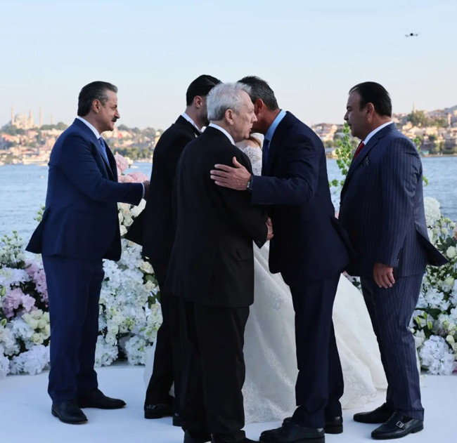 İsmail Yüksek dünyaevine girdi: Aziz Yıldırım ve Ali Koç geceye damga vurdu - Resim : 3