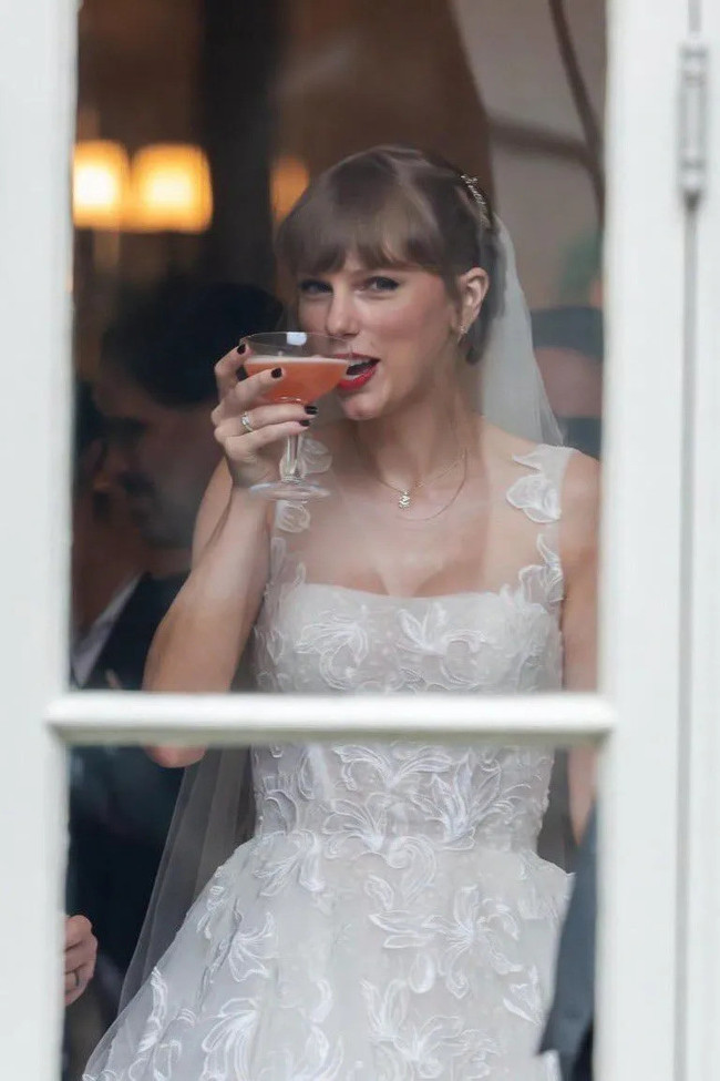 Yüzyılın en çok konuşulan düğünü: Taylor Swift ve Travis Kelce New York'ta evlendi - Resim : 7