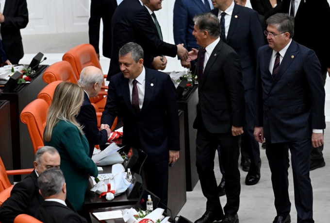 DEM Partililer Bahçeli ile selamlaşmak için sıraya girdi - Resim : 3