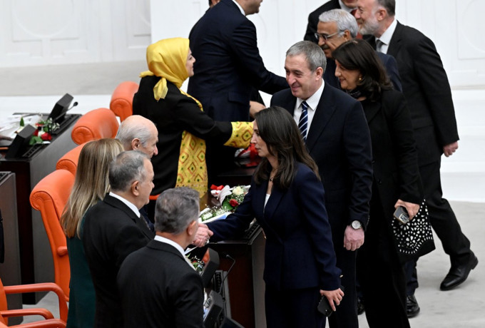 DEM Partililer Bahçeli ile selamlaşmak için sıraya girdi - Resim : 2