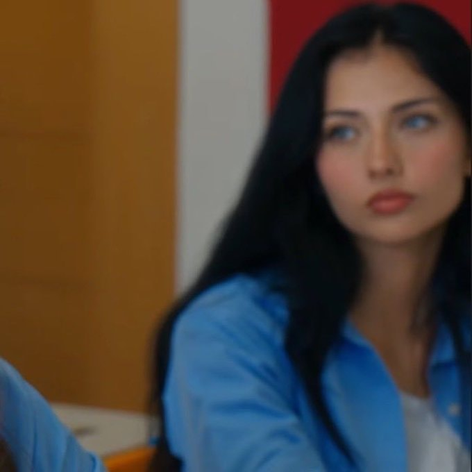 'Daha 17' dizisinde figüran olarak yer aldı; güzelliği başrolü bile gölgede bıraktı - Sayfa 1