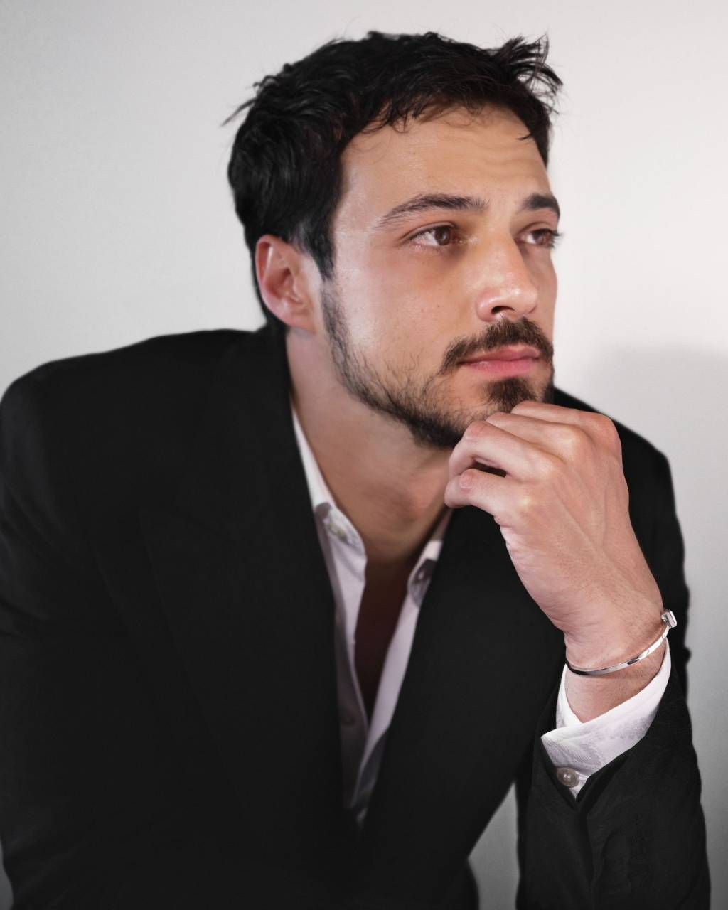 Mert Yazıcıoğlu’nun yeni hali olay oldu! Sakallarını kesti, görenler tanıyamadı - Sayfa 1