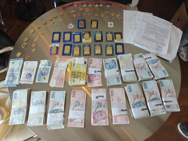 Gözaltına alınmıştı... Manifest grubunun menajeri Tolga Akış'ın evinden servet çıktı - Sayfa 3