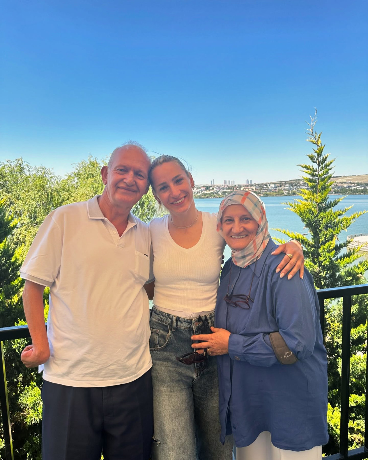 Gizem Örge annesini engelli bırakan ‘şakayı’ anlattı: ‘Annem beni tek eliyle büyüttü’ - Sayfa 4